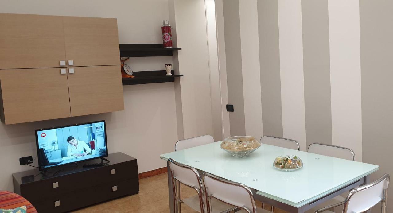 איסולה דלה פמינה Casa Vacanze L'Isola Del Relax מראה חיצוני תמונה